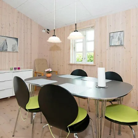 6 Person In Hejls-by Traum